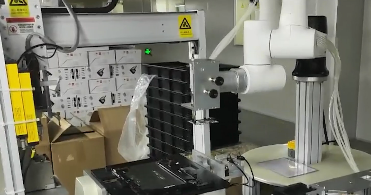 越疆機器人,越疆機器人應用案例,焊接機器人,裝配機器人,越疆協作機器人、筆記本內存板裝配