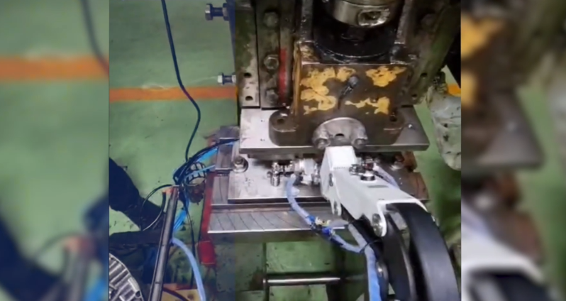 越疆機器人,越疆機器人應用案例,焊接機器人,裝配機器人,越疆協作機器人、沖壓上下料