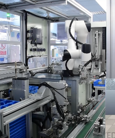 越疆,越疆科技,越疆機器人,越疆官網,dobot,協作機器人,越疆協作機器人,協作機械臂,協作機械手,自動化機械臂,協作機器人品牌,協作機器人制造商,協作機器人研發,具身智能機器人,協作機器人PCB插件,異形插件,高精度,工作空間靈活,插件效率,良品率,自適應技術,多樣化的插件作業需求,空間利用率,運營成本-金屬加工
