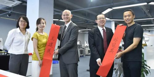越疆協作機器人,冰淇淋機器人-馬來西亞財政部長林冠英一行蒞臨越疆科技調研